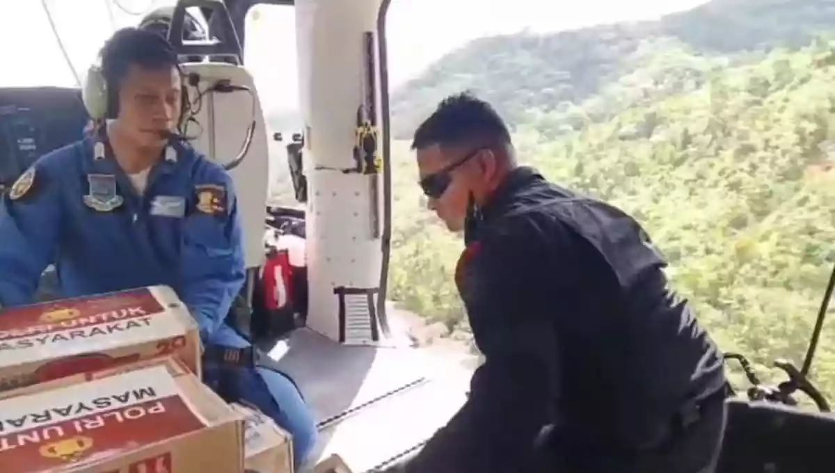 polri_airdrop_bantuan_ke_tiga_wilayah_terisolasi_di_tapanuli-QDsO_large