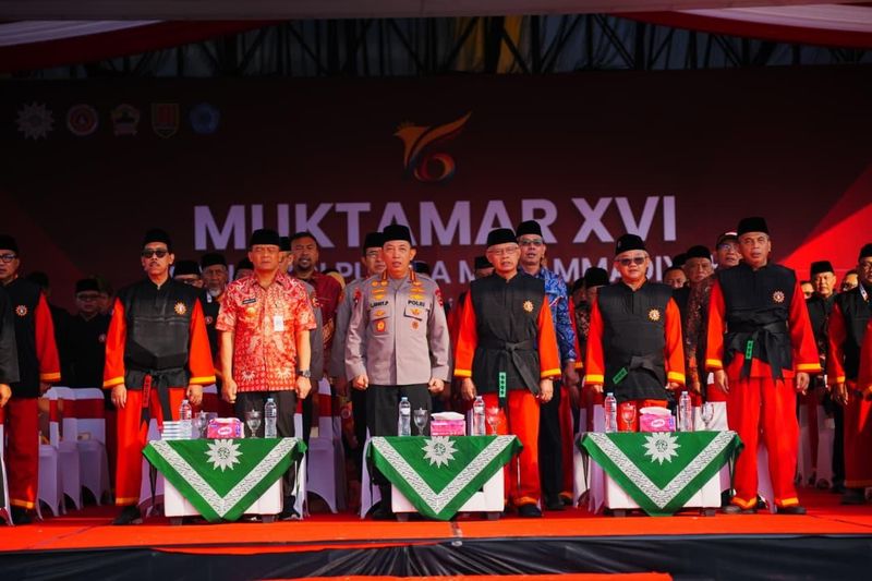 kapolri-hadiri-apel-pembukaan-muktamar-xvi-tapak-suci-putera-muhammadiyah-1786154090652